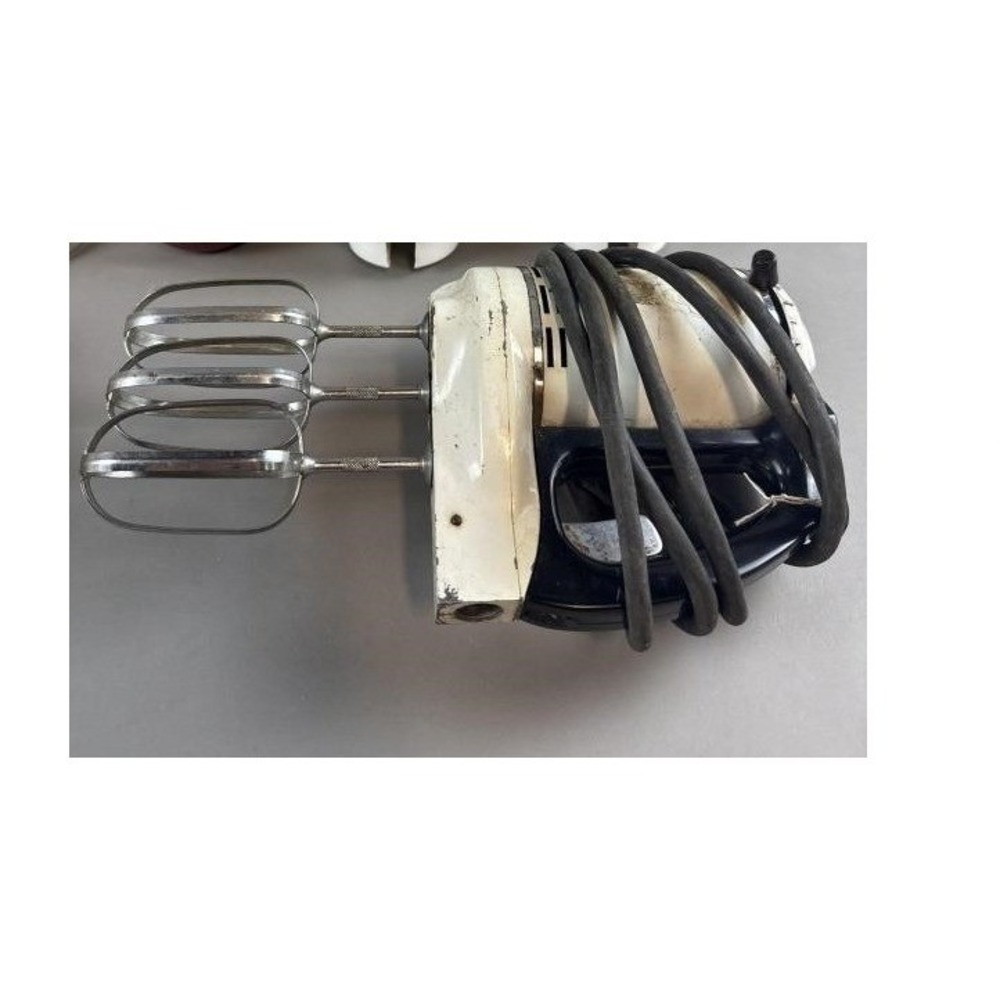 Vintage Handheld Electric Mixer White Black 3-Speed w/ Metal Beaters